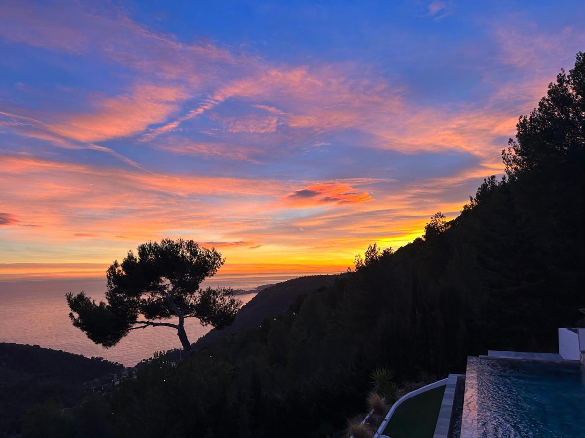 Eze - Appartement Dans Bas De Villa Avec Piscine Pres De Monaco Esterno foto